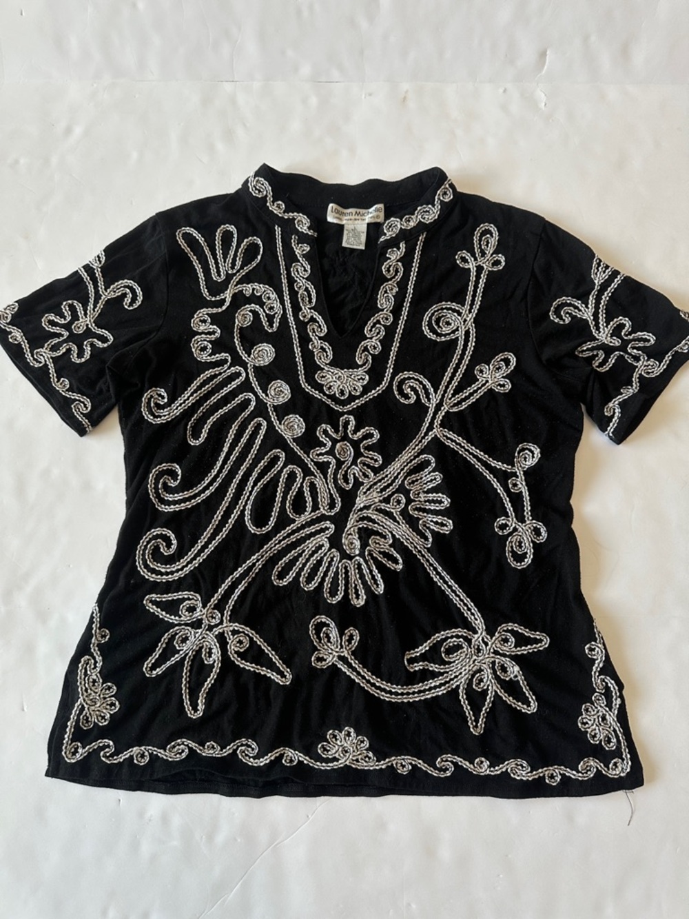 Lauren Michelle Vintage L  Embroidered 3D Braided Tunic Top - Black & White